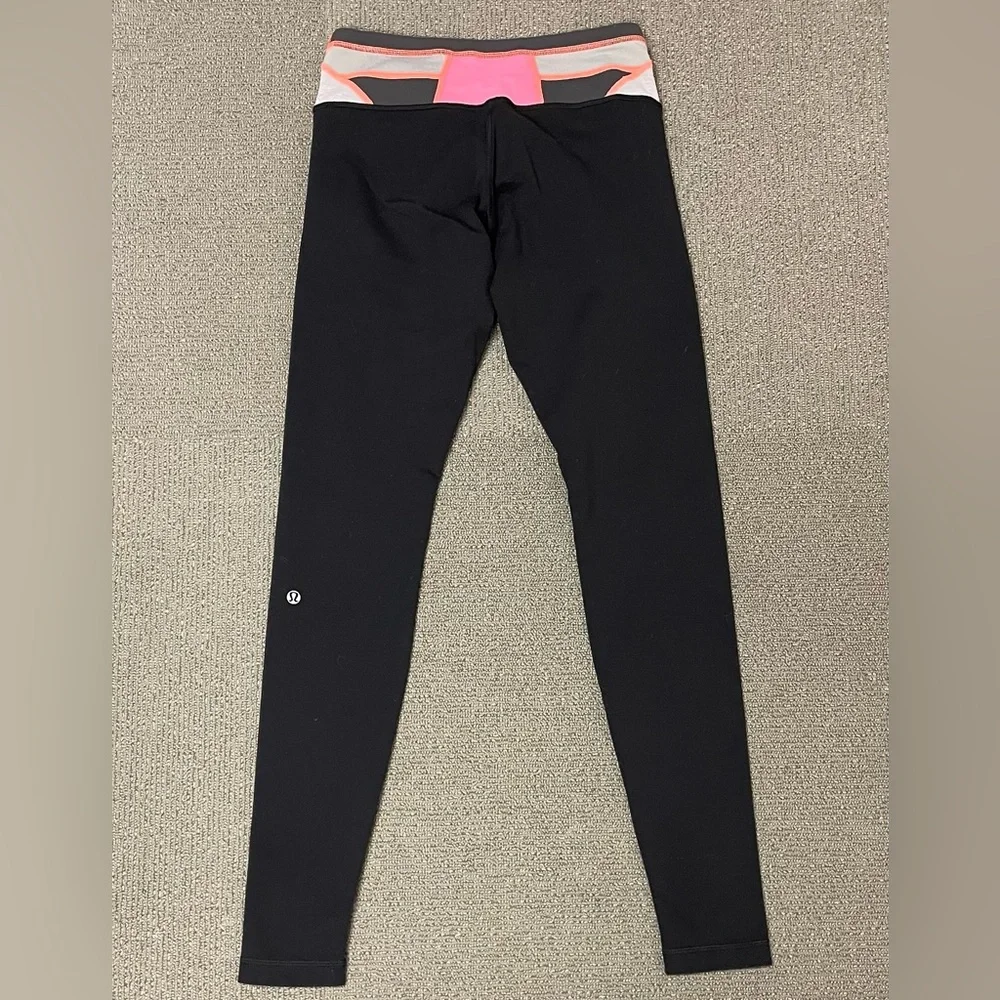 Lululemon Black Leggings with Contrast Waistband – Size 6